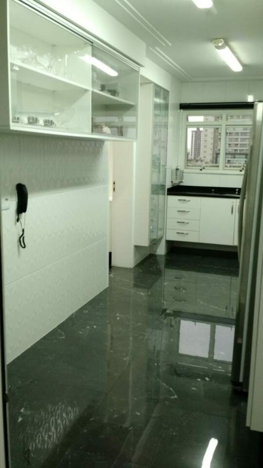 Apartamento à venda com 3 quartos, 182m² - Foto 11