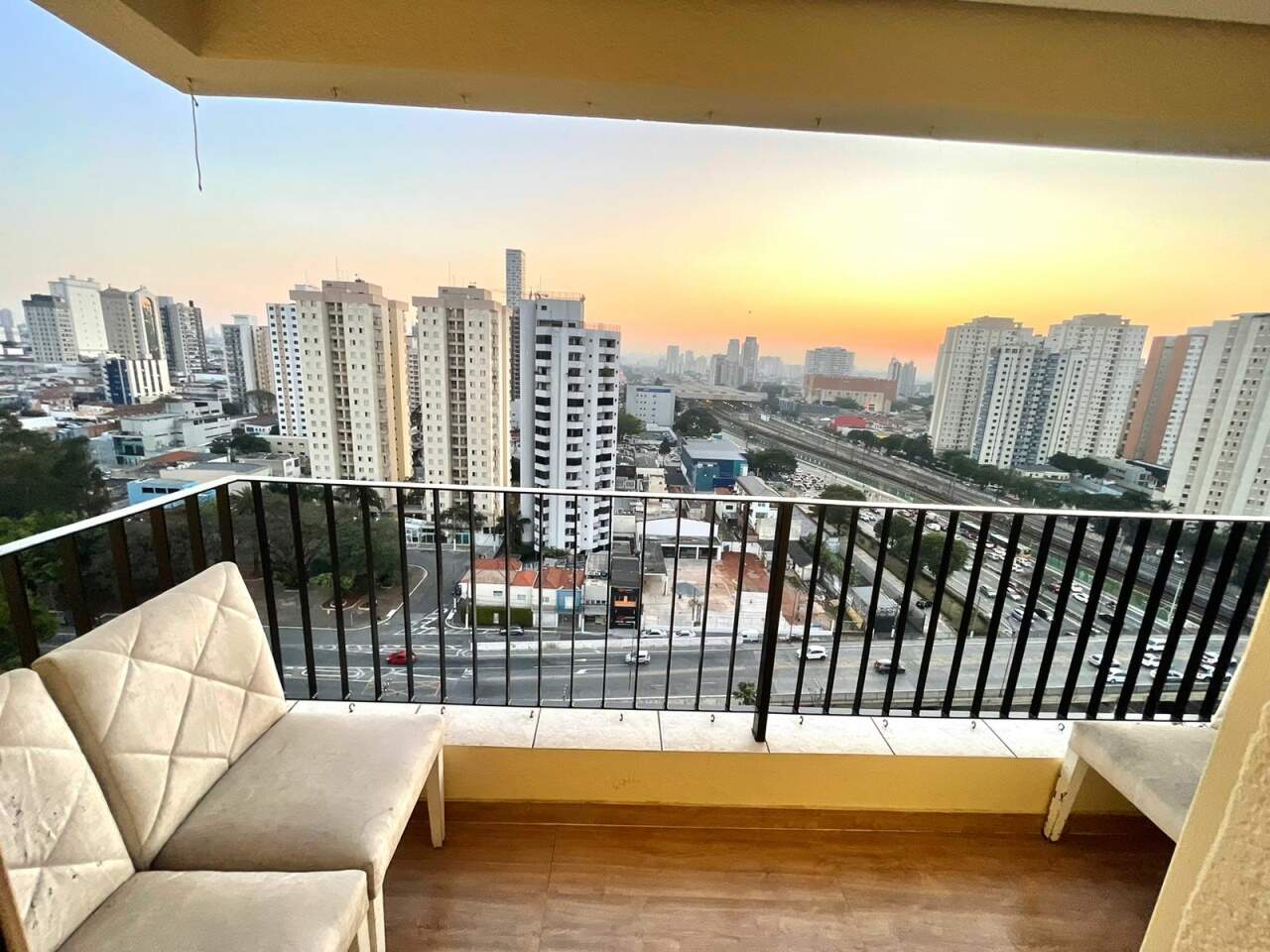 Apartamento à venda com 3 quartos, 96m² - Foto 2