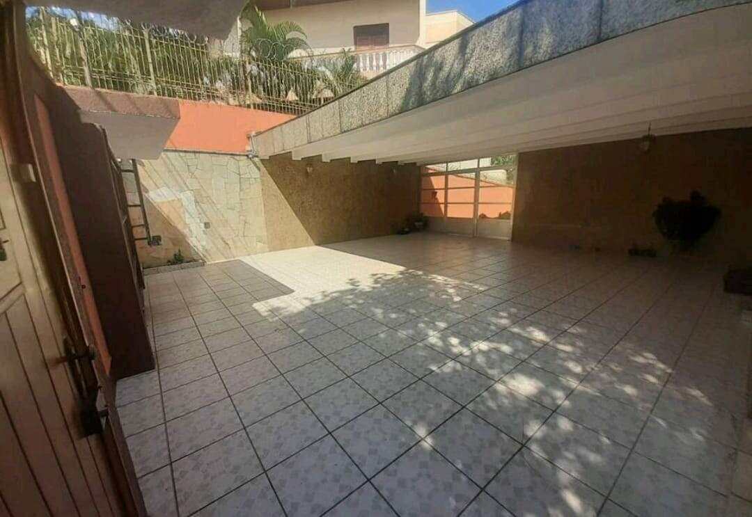 Casa à venda com 4 quartos, 376m² - Foto 1