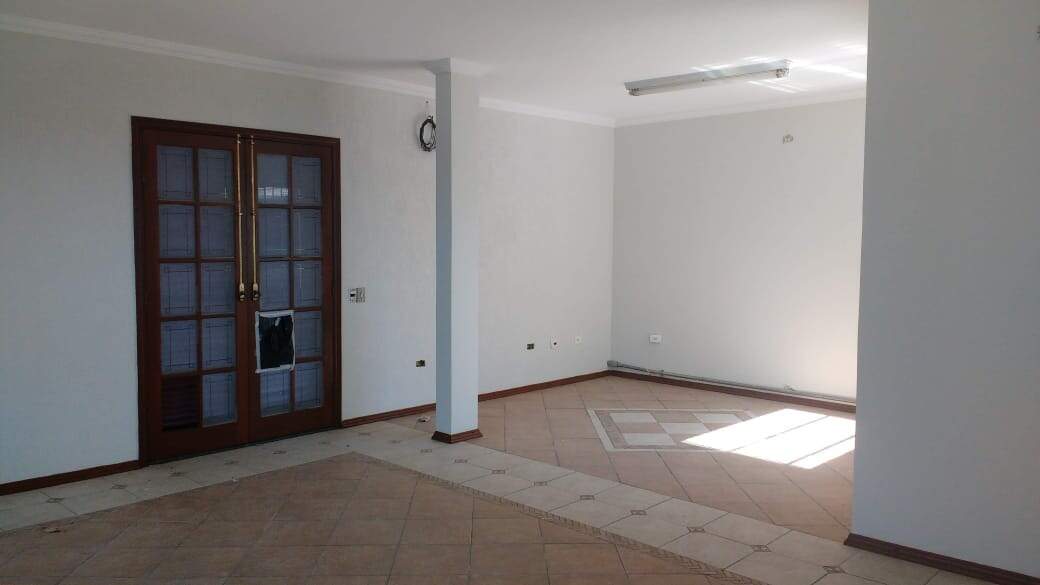 Casa à venda com 4 quartos, 500m² - Foto 2