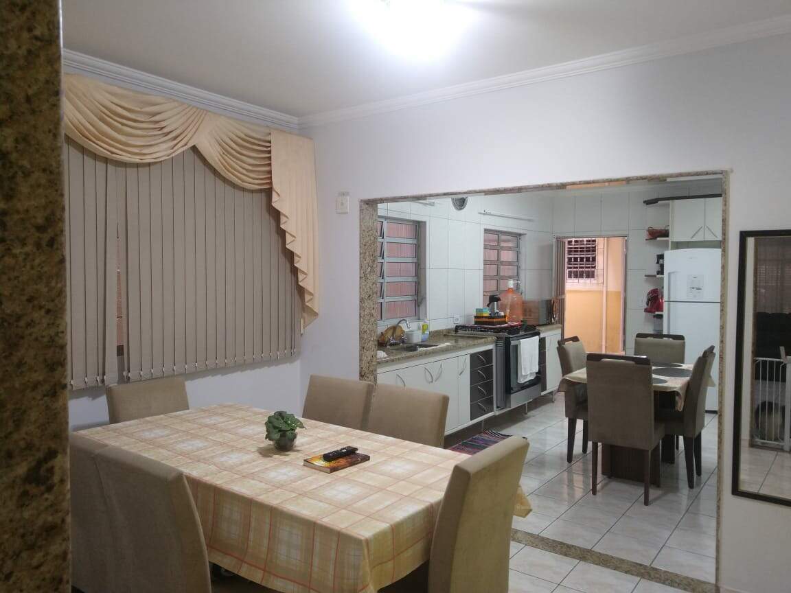 Sobrado à venda com 3 quartos, 200m² - Foto 2