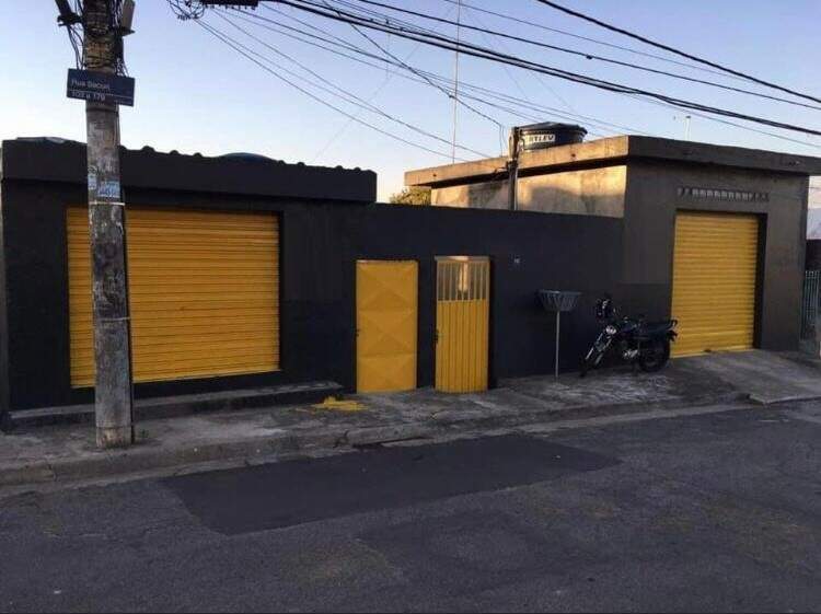 Casa à venda com 4 quartos, 100m² - Foto 1