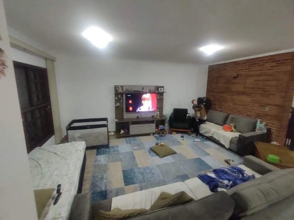 Sobrado à venda com 4 quartos, 289m² - Foto 1