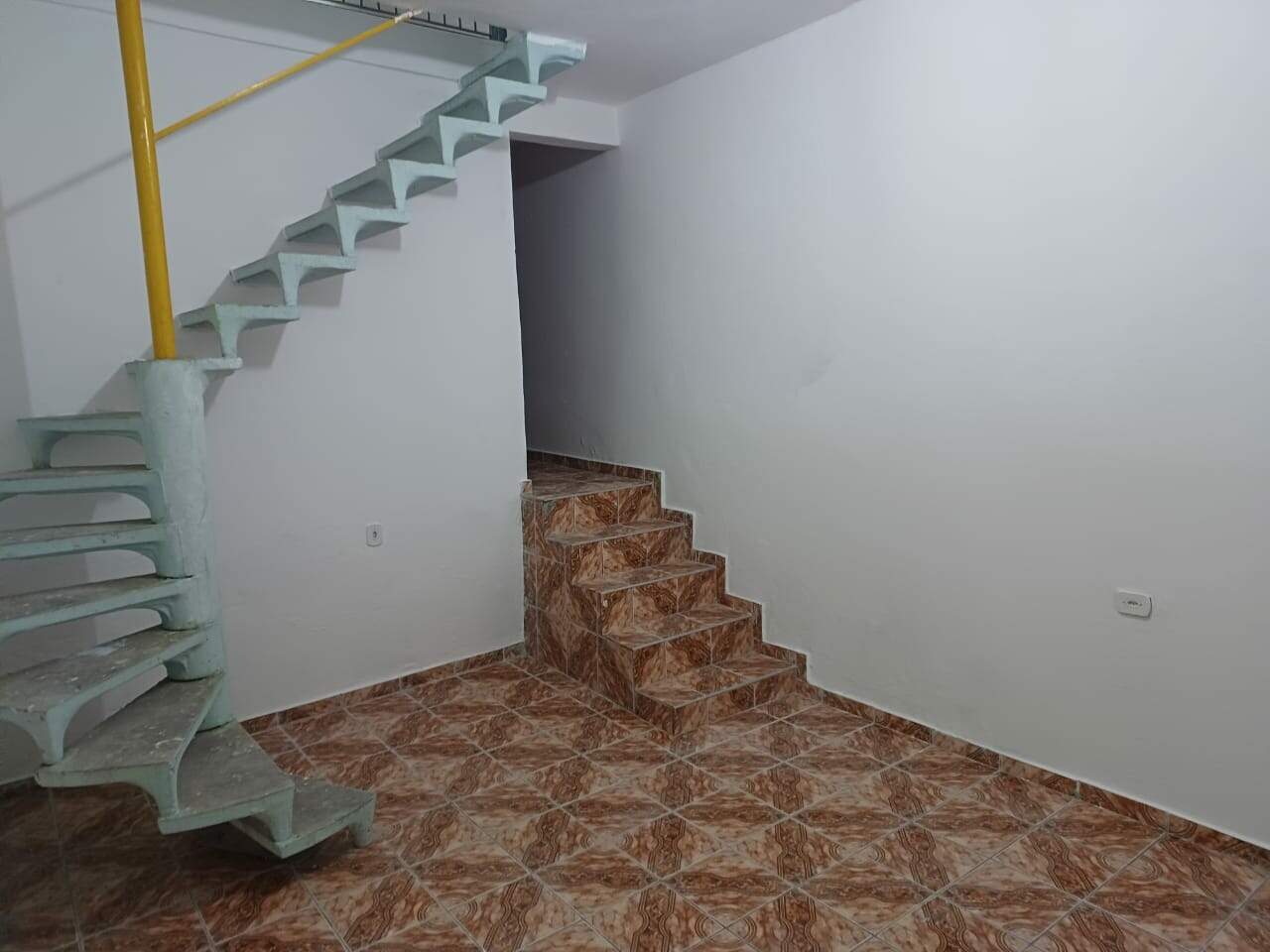 Sobrado à venda com 4 quartos, 200m² - Foto 1