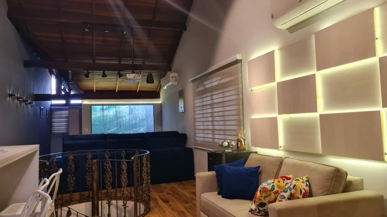 Sobrado à venda com 3 quartos, 300m² - Foto 1