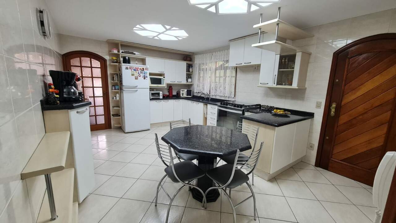 Sobrado à venda com 3 quartos, 300m² - Foto 4