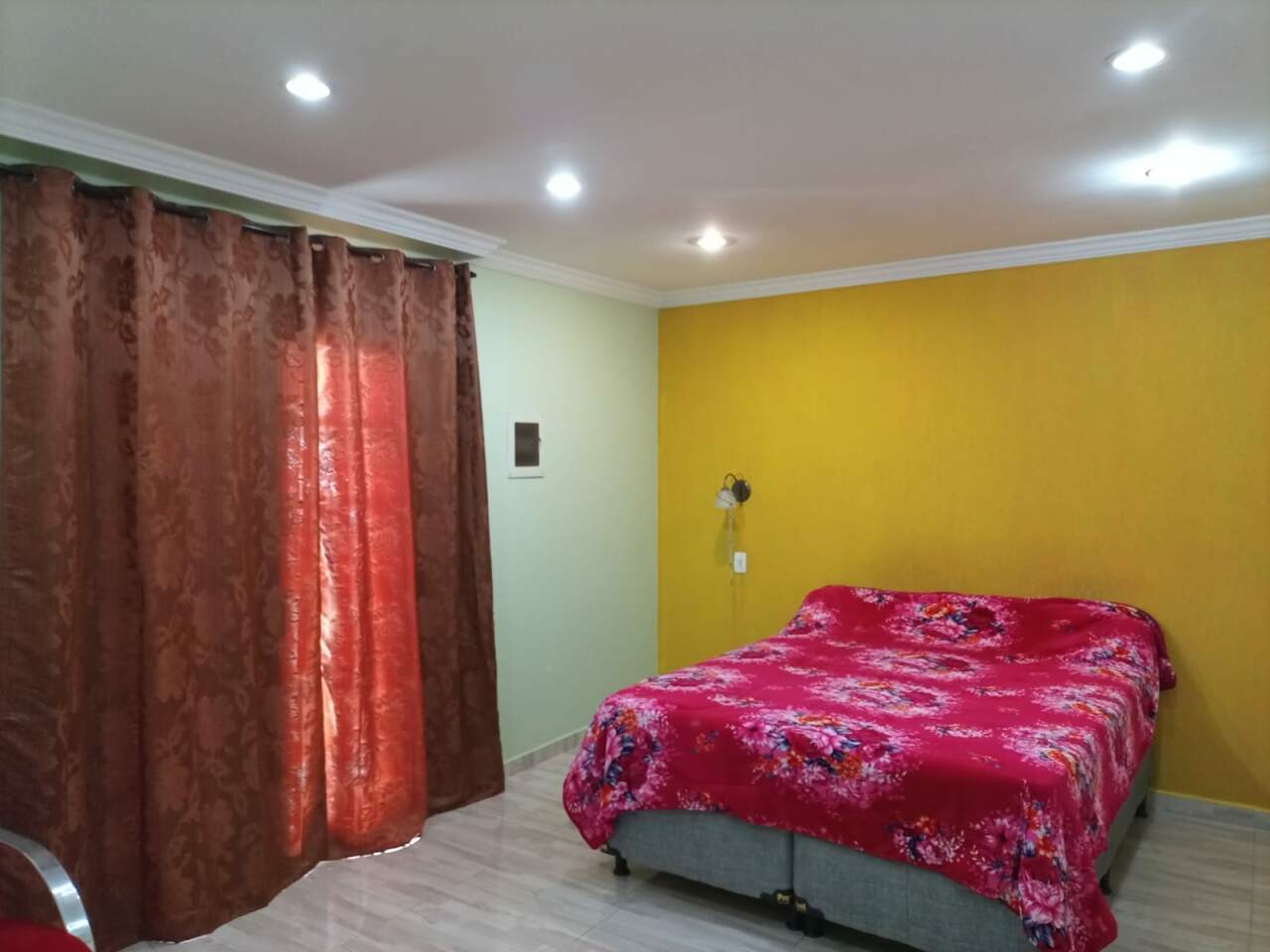 Sobrado à venda com 4 quartos, 206m² - Foto 1