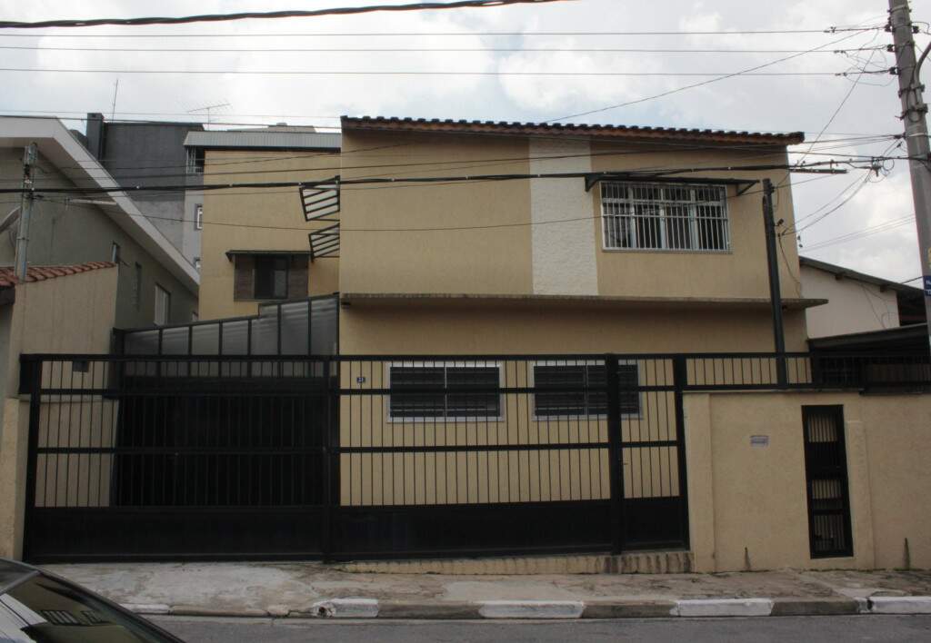 Sobrado à venda com 3 quartos, 209m² - Foto 1