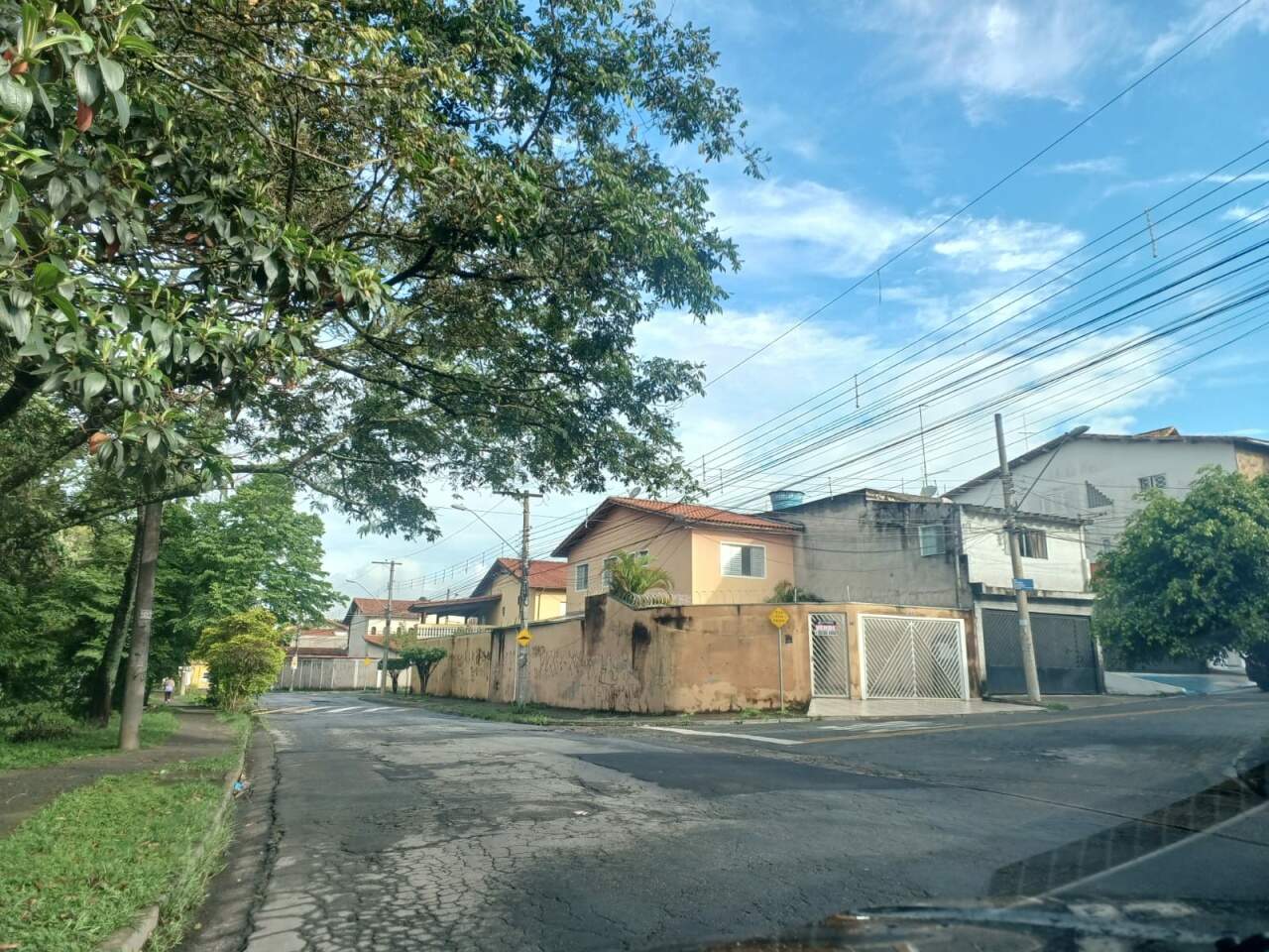 Casa à venda com 3 quartos, 100m² - Foto 1