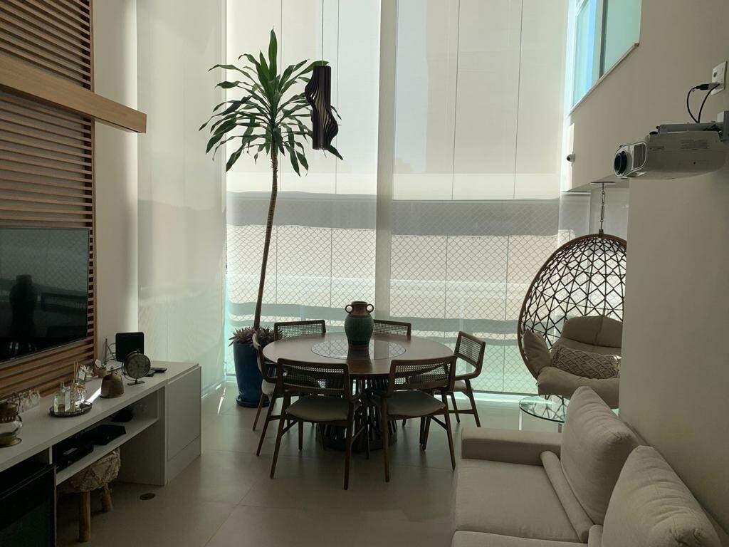 Apartamento à venda com 4 quartos, 196m² - Foto 1