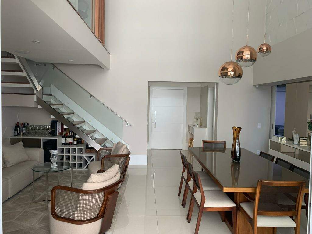 Apartamento à venda com 4 quartos, 196m² - Foto 2