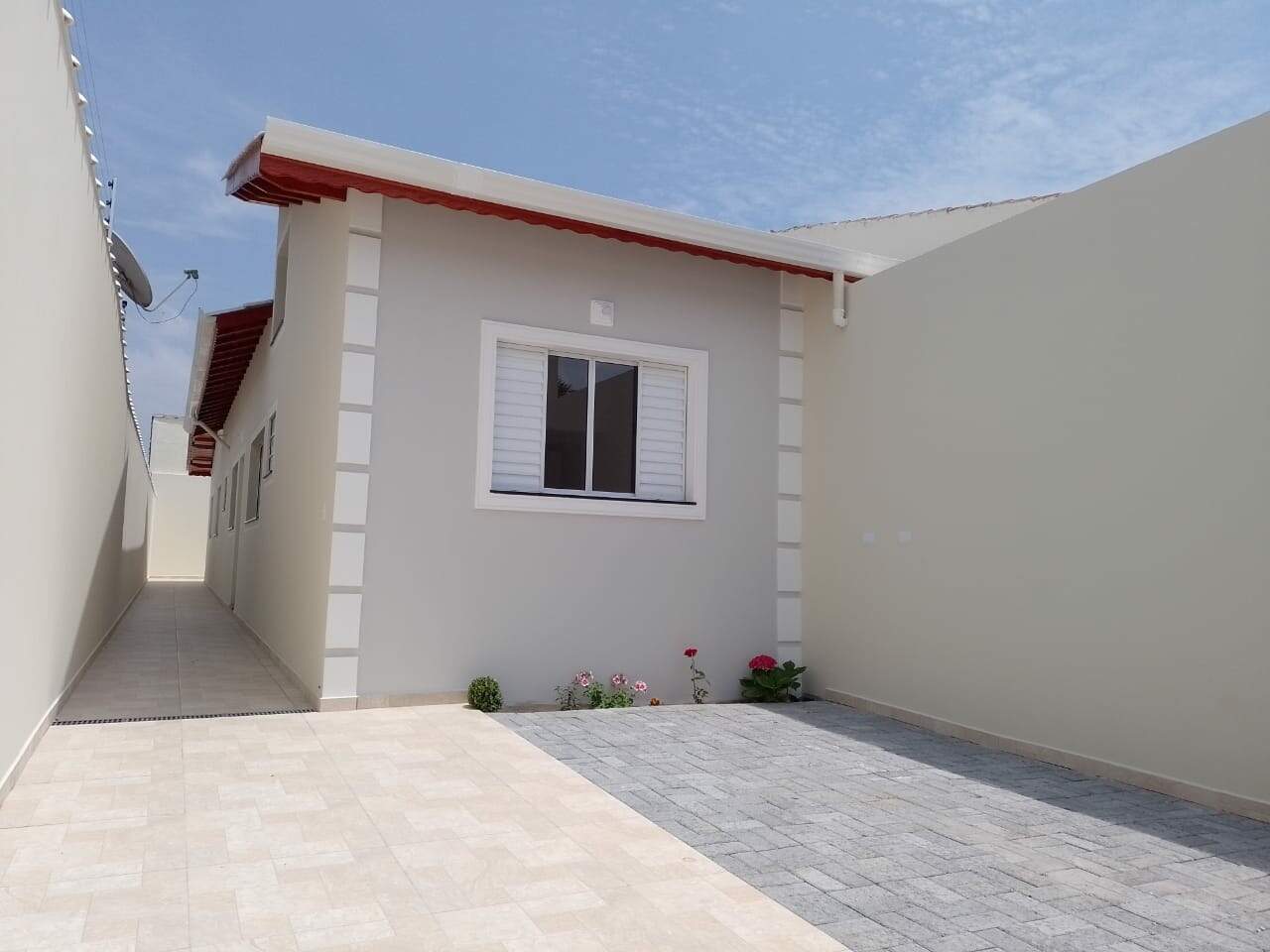 Casa à venda com 3 quartos, 73m² - Foto 1