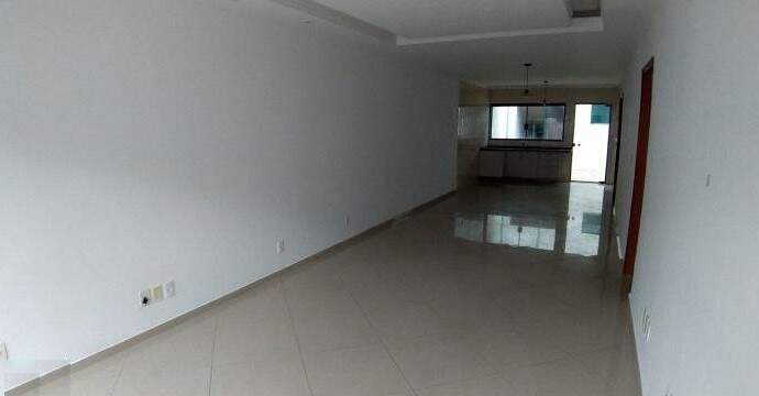 Casa à venda com 4 quartos, 213m² - Foto 1