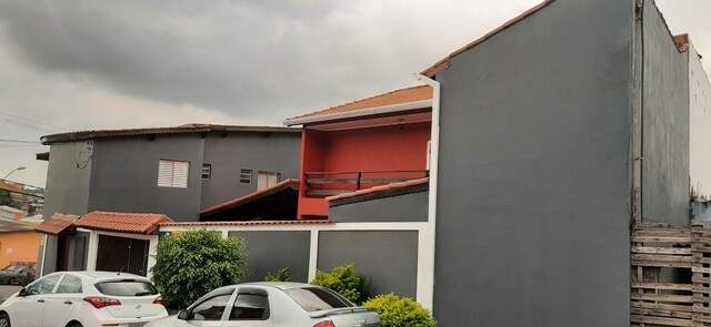 Casa à venda com 6 quartos, 200m² - Foto 3