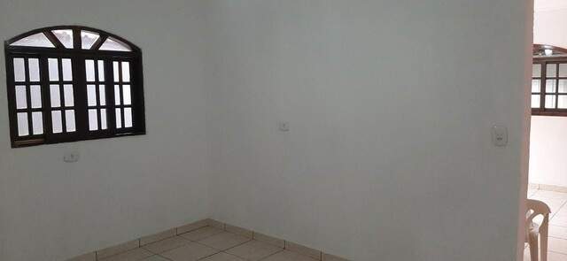 Casa à venda com 6 quartos, 200m² - Foto 13