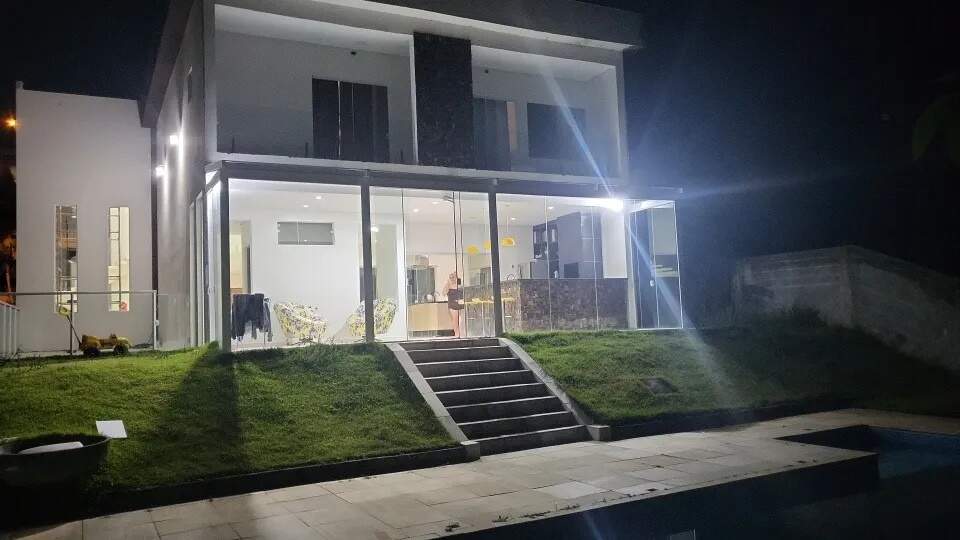 Sobrado à venda com 4 quartos, 380m² - Foto 1