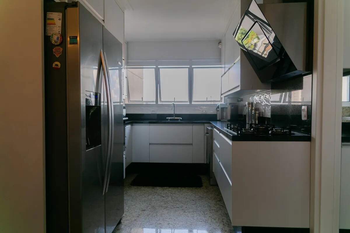 Apartamento à venda com 3 quartos, 214m² - Foto 10