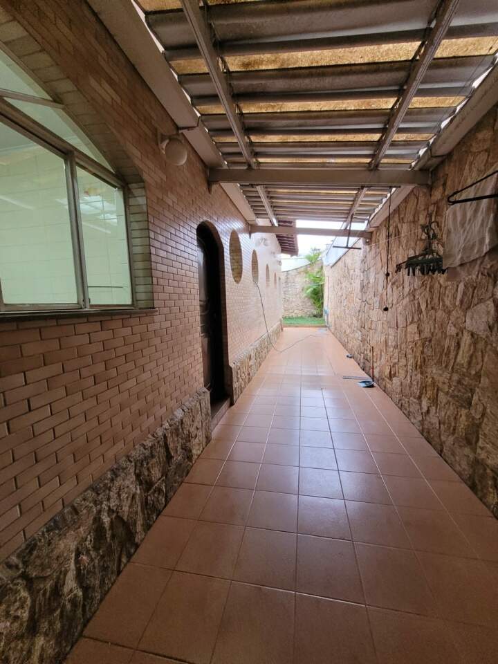 Casa à venda com 3 quartos, 331m² - Foto 18