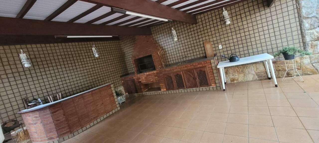 Casa à venda com 3 quartos, 331m² - Foto 5