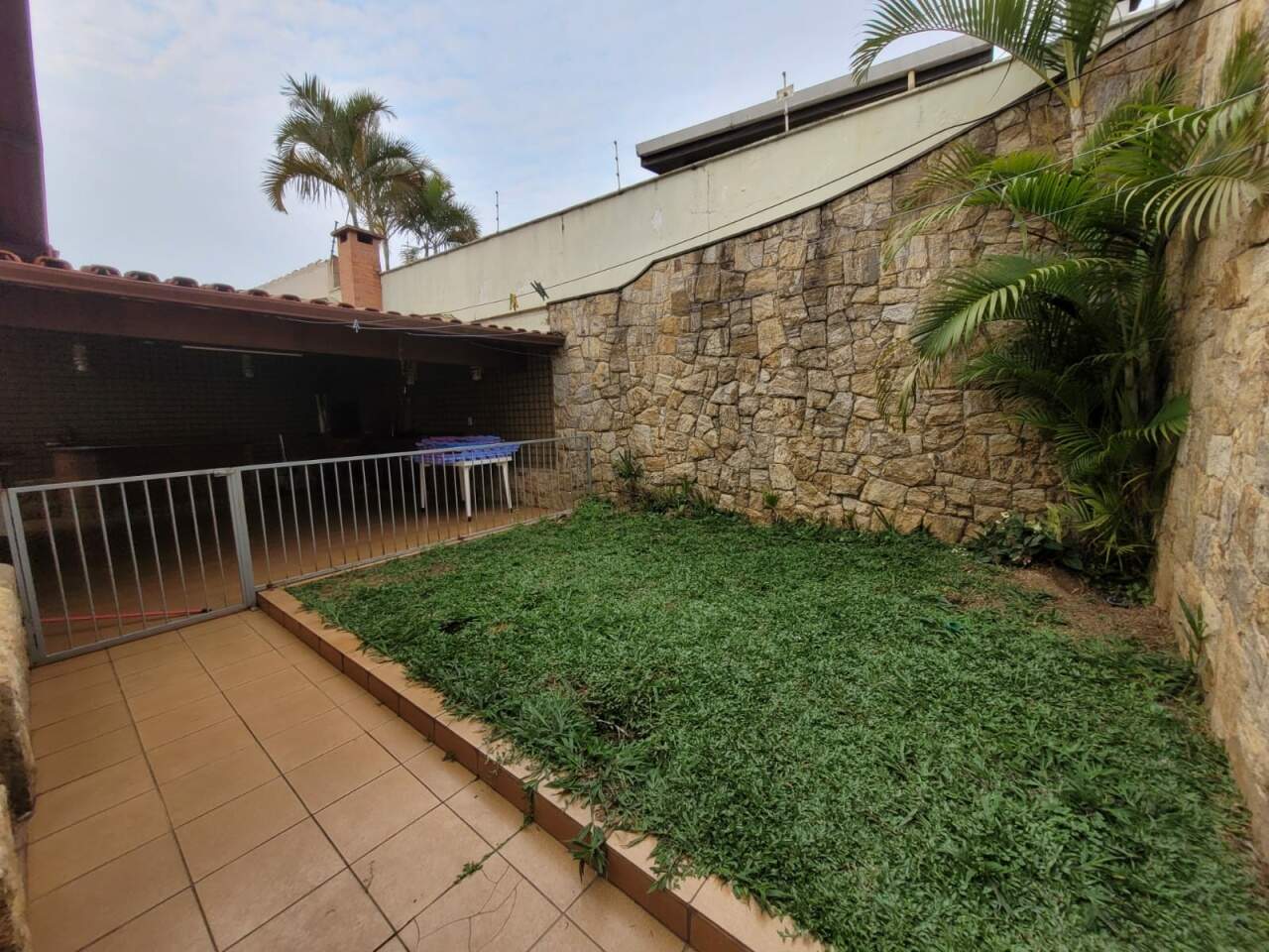 Casa à venda com 3 quartos, 331m² - Foto 9