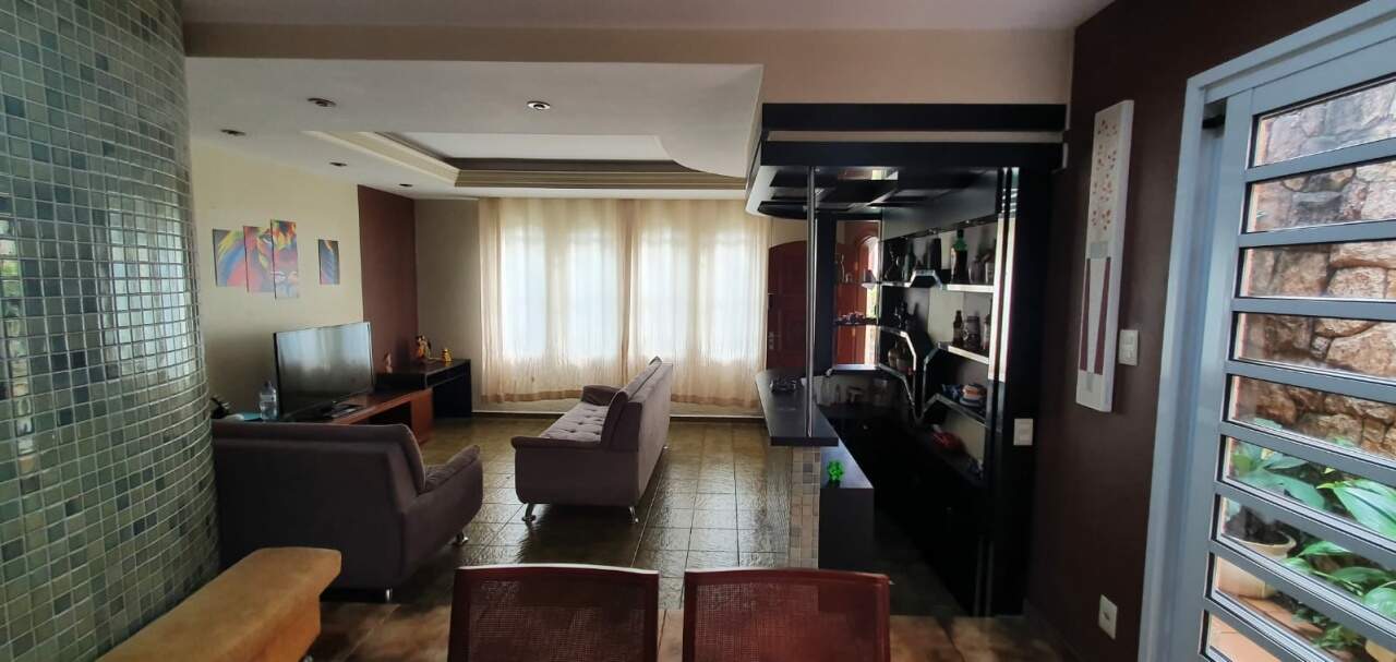 Casa à venda com 3 quartos, 331m² - Foto 14