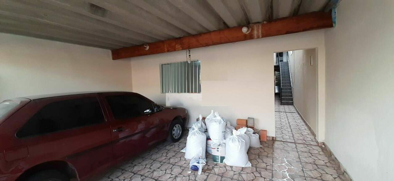 Sobrado à venda com 5 quartos, 230m² - Foto 1