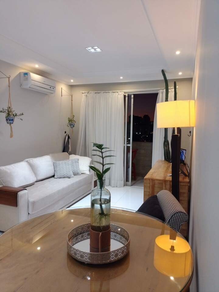 Apartamento à venda com 2 quartos, 70m² - Foto 2