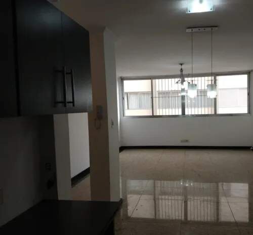 Apartamento à venda com 2 quartos, 90m² - Foto 2