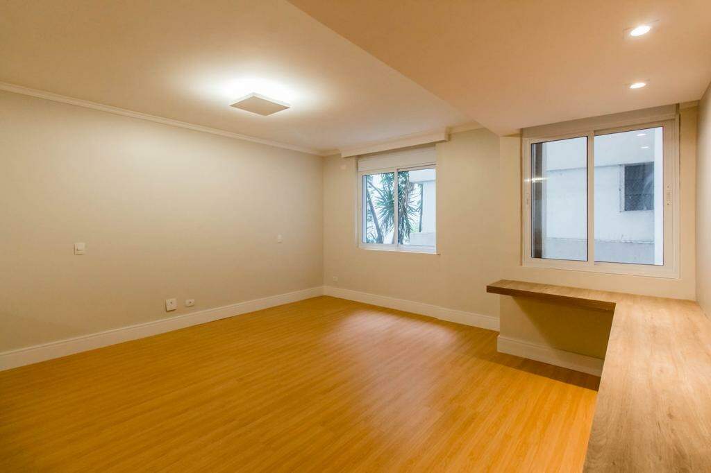 Apartamento à venda com 3 quartos, 215m² - Foto 8