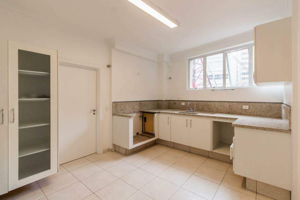 Apartamento à venda com 3 quartos, 215m² - Foto 4