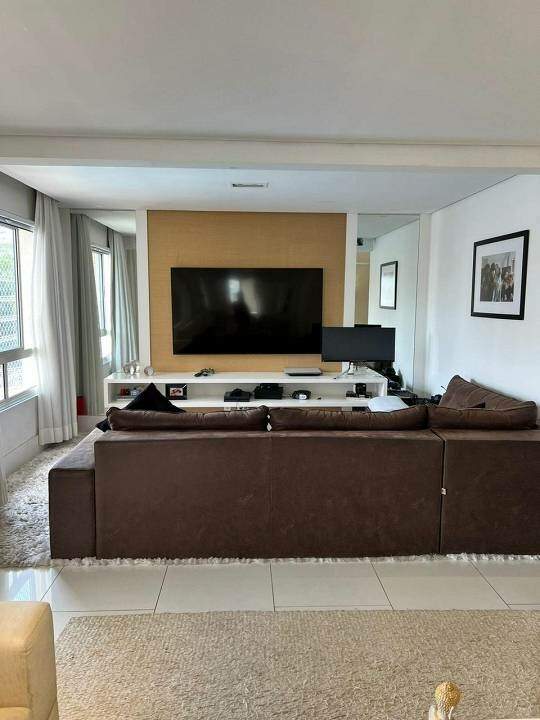 Apartamento à venda com 3 quartos, 265m² - Foto 2