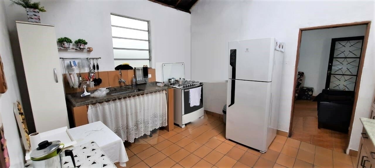 Casa à venda com 2 quartos, 60m² - Foto 4