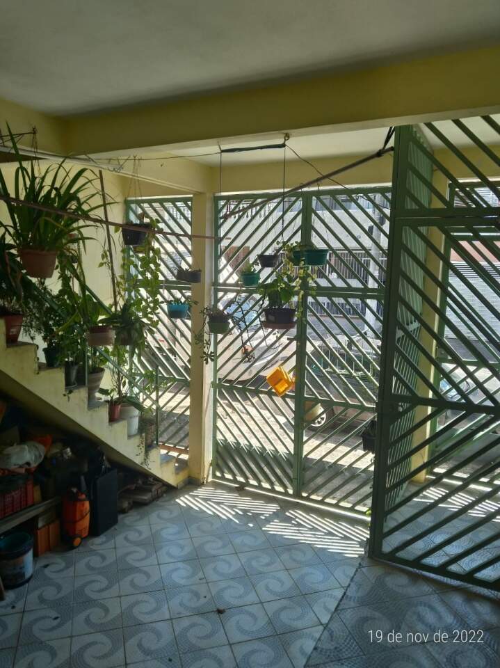 Sobrado à venda com 2 quartos, 180m² - Foto 1