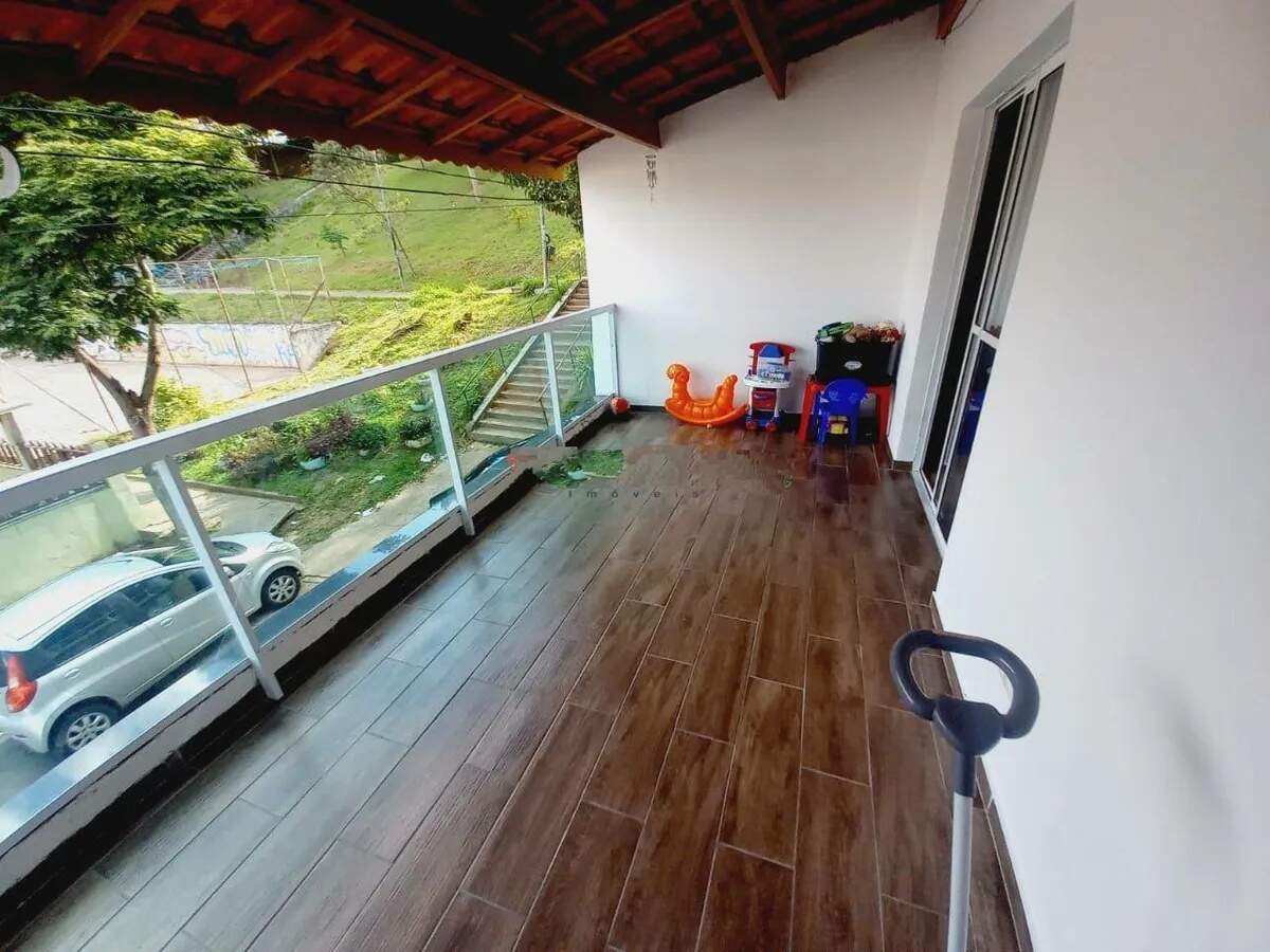 Sobrado à venda com 3 quartos, 150m² - Foto 1