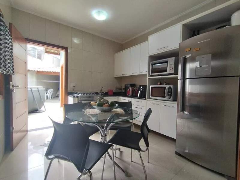 Casa à venda com 4 quartos, 170m² - Foto 4