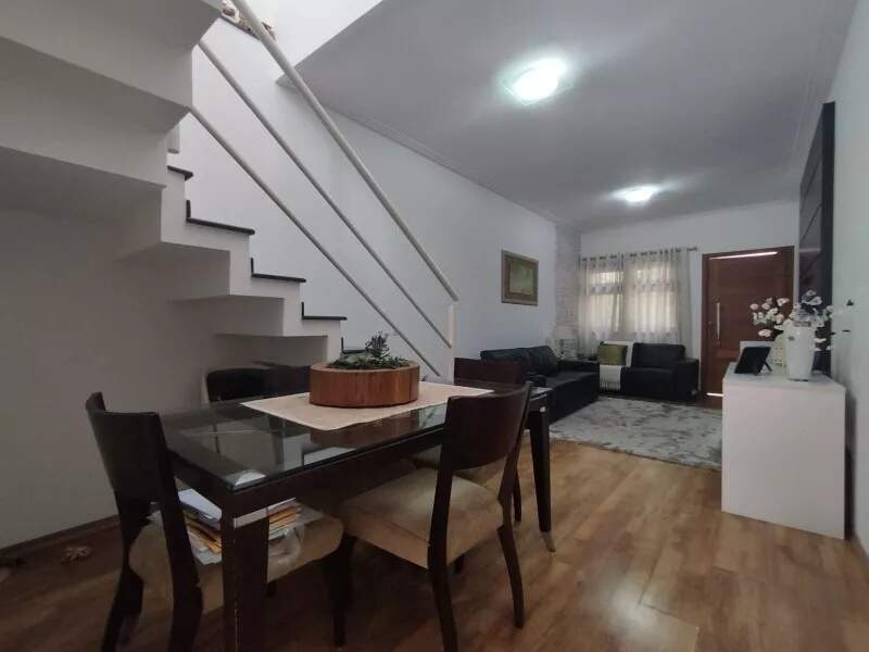 Casa à venda com 4 quartos, 170m² - Foto 2