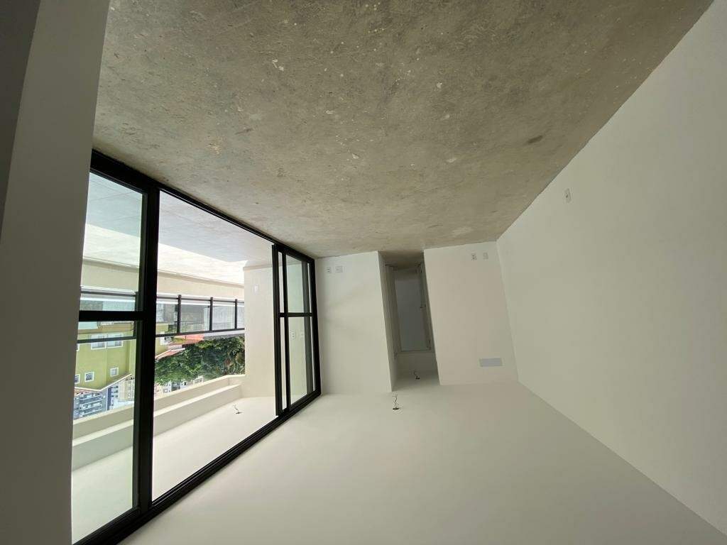 Apartamento à venda com 2 quartos, 84m² - Foto 2