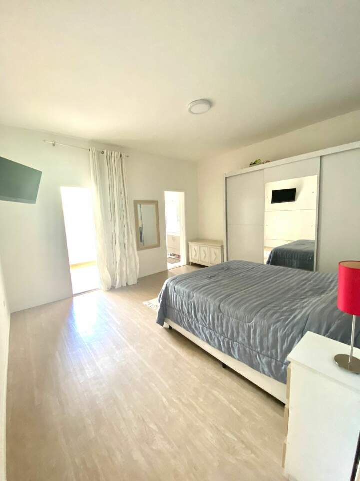 Casa à venda com 3 quartos, 150m² - Foto 1