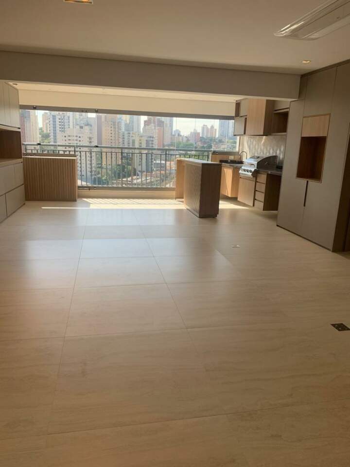 Apartamento à venda com 3 quartos, 150m² - Foto 1