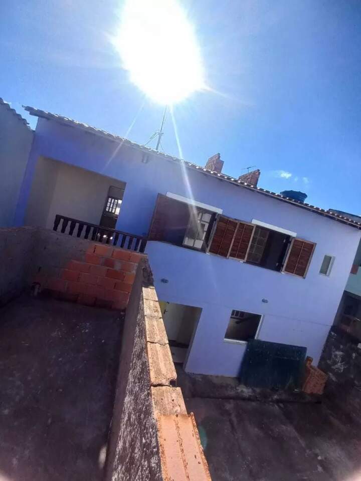 Sobrado à venda com 3 quartos, 200m² - Foto 2