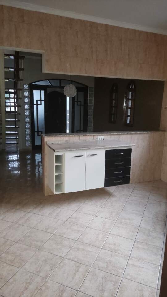 Sobrado à venda com 4 quartos, 191m² - Foto 1