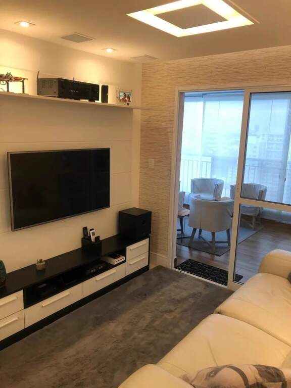 Apartamento à venda com 2 quartos, 63m² - Foto 2