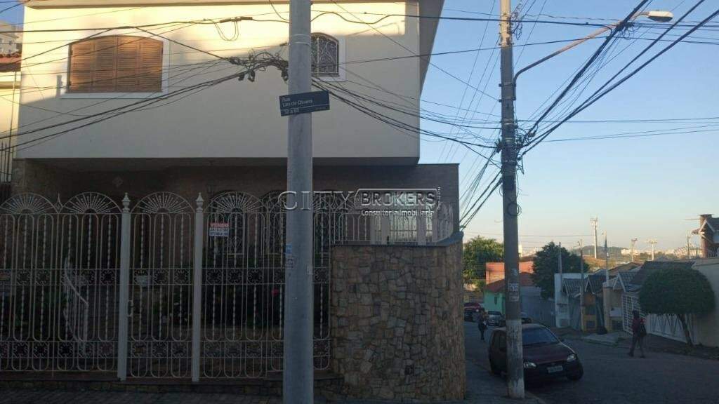 Sobrado à venda com 3 quartos, 250m² - Foto 1