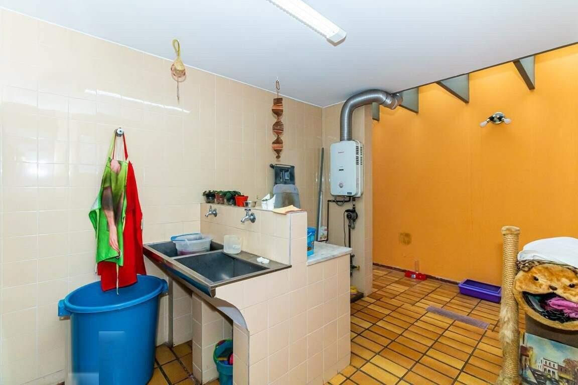 Casa para alugar com 3 quartos, 300m² - Foto 13