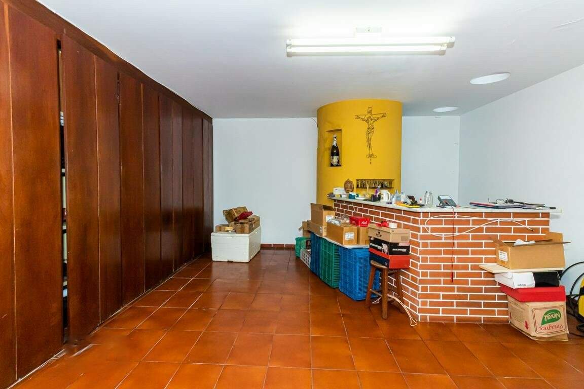 Casa para alugar com 3 quartos, 300m² - Foto 14