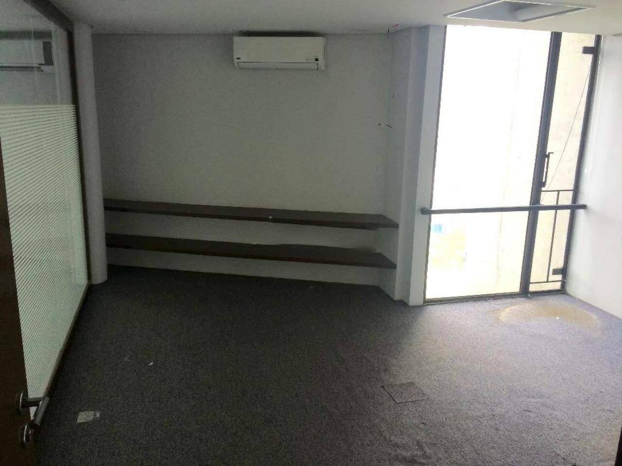 Casa Comercial para alugar com 1 quarto, 260m² - Foto 13