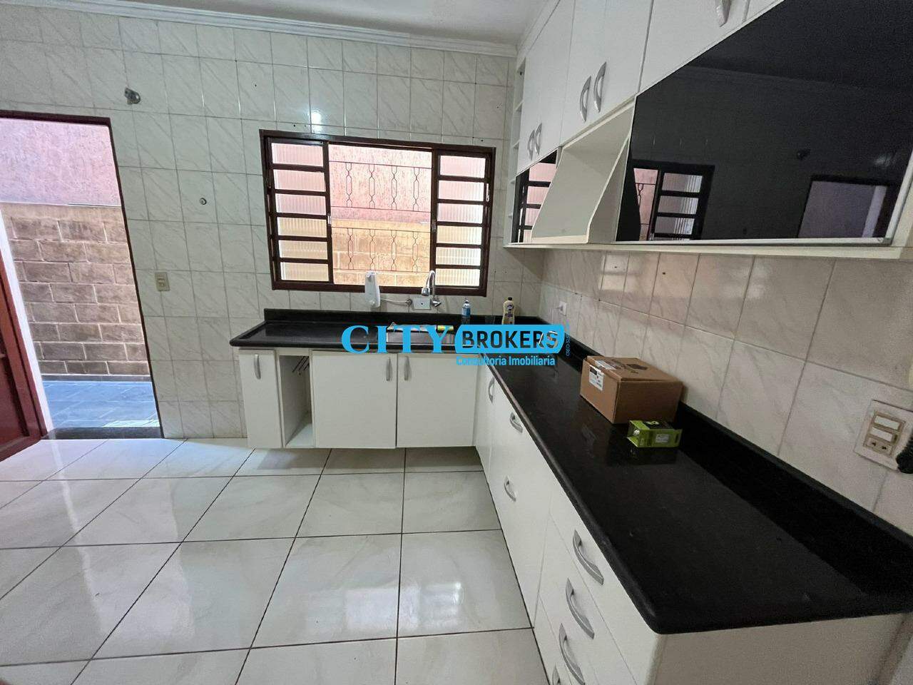 Casa para alugar com 2 quartos, 140m² - Foto 5