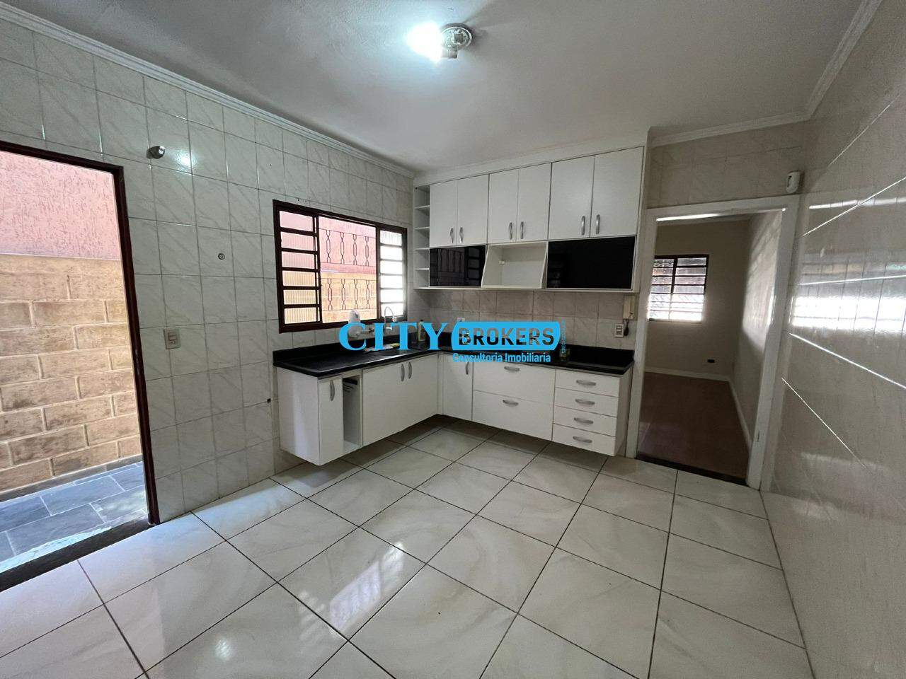 Casa para alugar com 2 quartos, 140m² - Foto 13