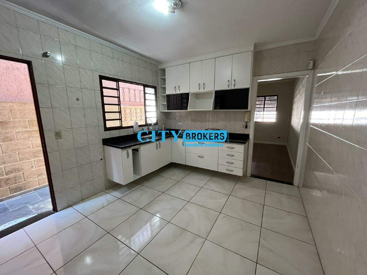 Casa para alugar com 2 quartos, 140m² - Foto 6