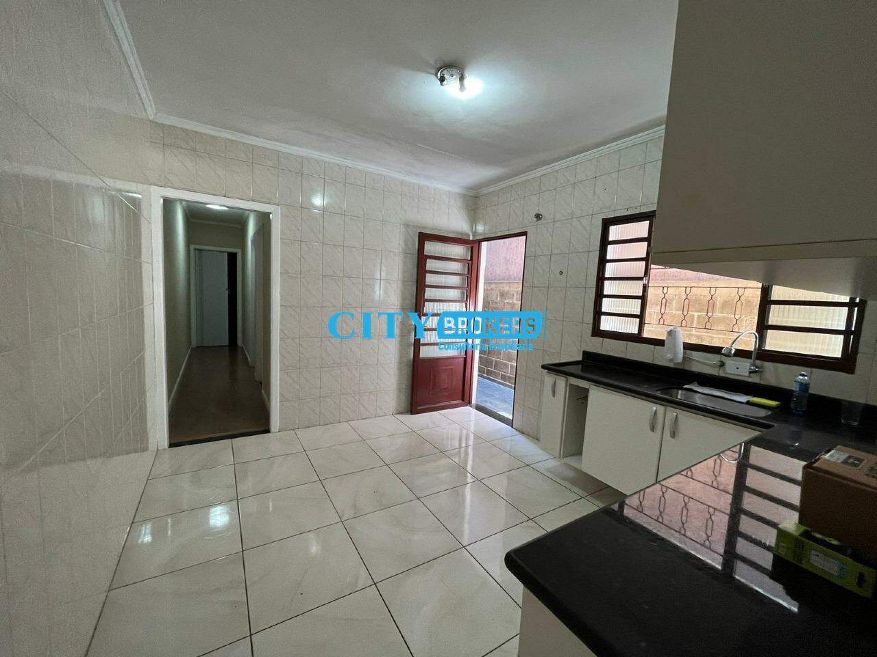 Casa para alugar com 2 quartos, 140m² - Foto 1